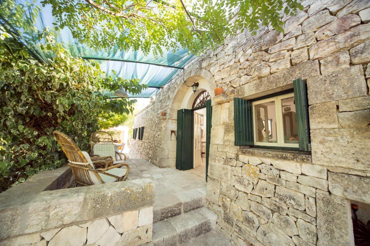 Trulli Girasoli E Viole Cocolicchio Exterior foto